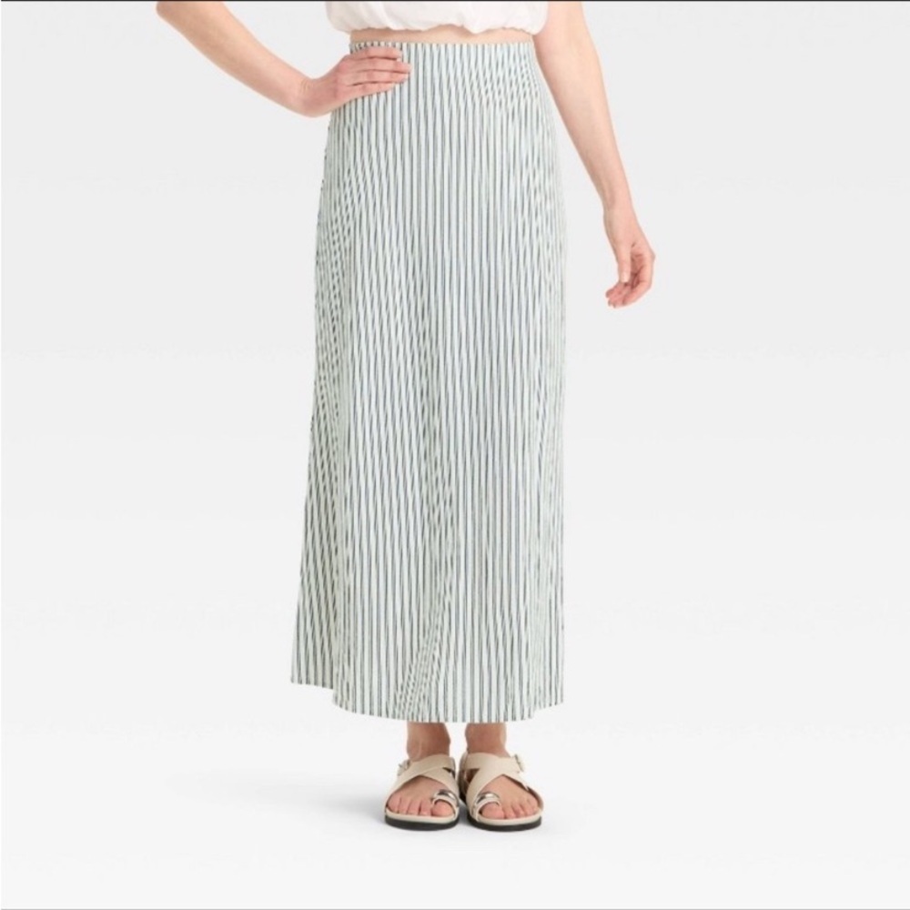 A New Day Navy & White Striped
Linen Blend Maxi Skirt new 🆕